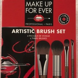 MAKEUP FOREVER travel brush set
